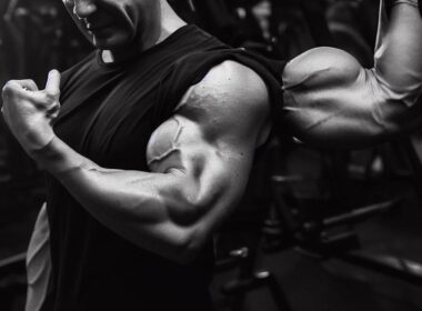 Budowanie mięśni bicepsa na siłowni: najlepsze ćwiczenia